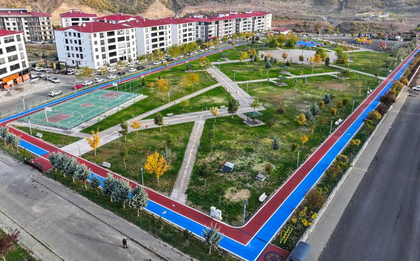Kentpark'ın Zemini Yenilendi