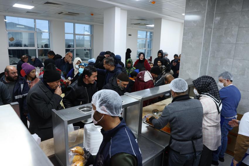 Bingöl Belediyesi'nden 2 Bin Kişiye Sıcak Yemek 