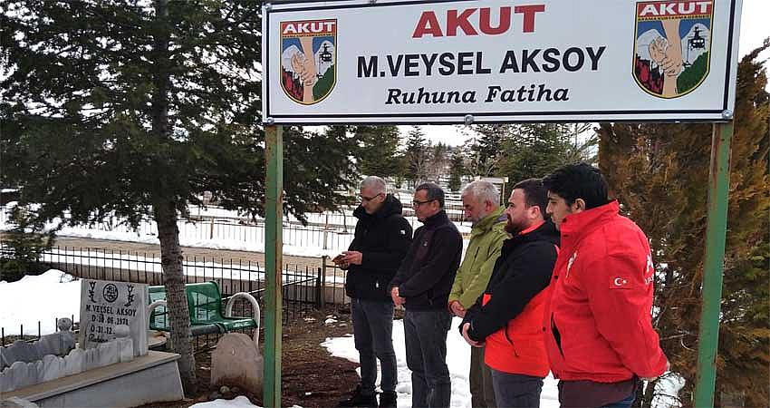 ŞALCI, AKSOY’UN MEZARINI ZİYARET ETTİ