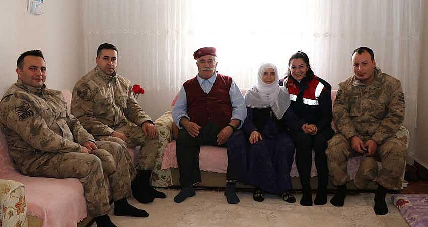 JANDARMADAN YAŞLI VATANDAŞLARA ZİYARET