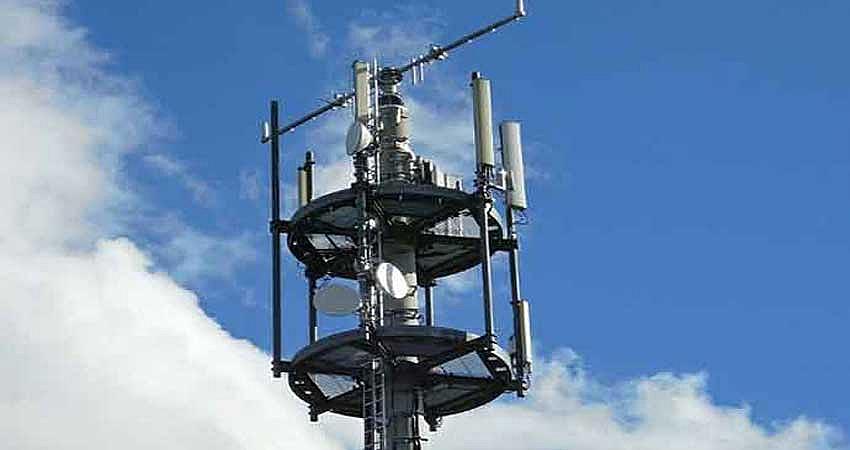 KÖYLERDE TELEFON ÇEKMİYOR