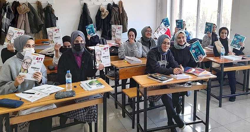 SOLHANLI ÖĞRENCİLERE KİTAP DESTEĞİ