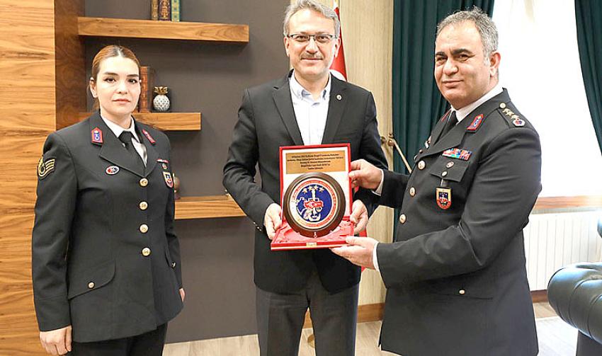 JANDARMADAN VALİ EKİNCİ’YE ZİYARET